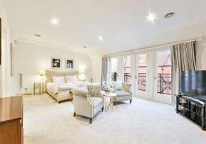Exclusive Knightsbridge Townhouse with Parking